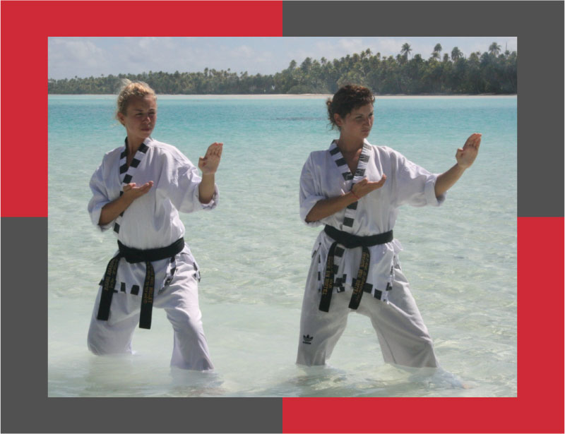 démontration d'un blocage en taekwondo